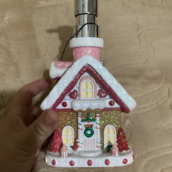 New Christmas Gingerbread House Soap Dispenser - Picture 7 of 7